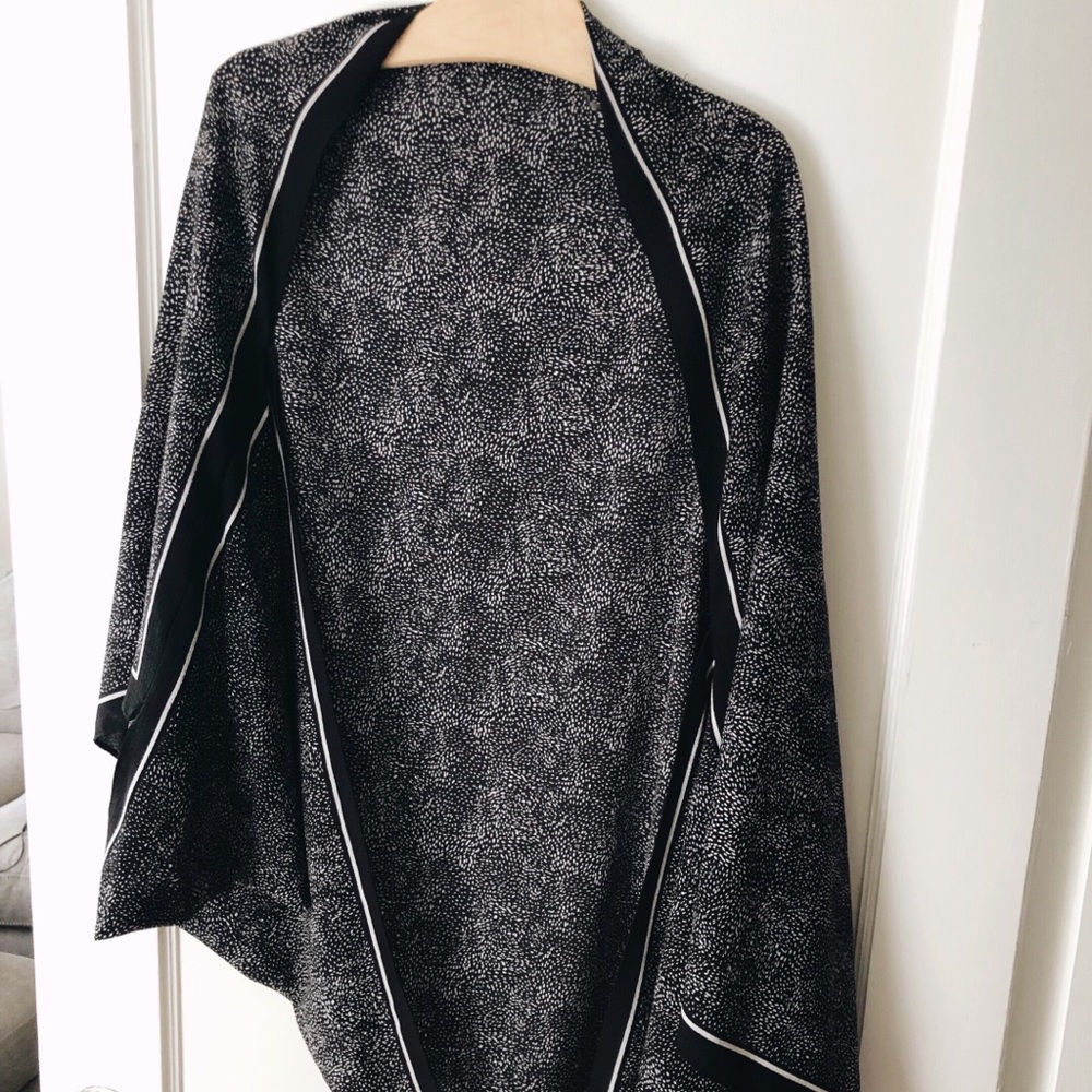 Black and white thin wrap